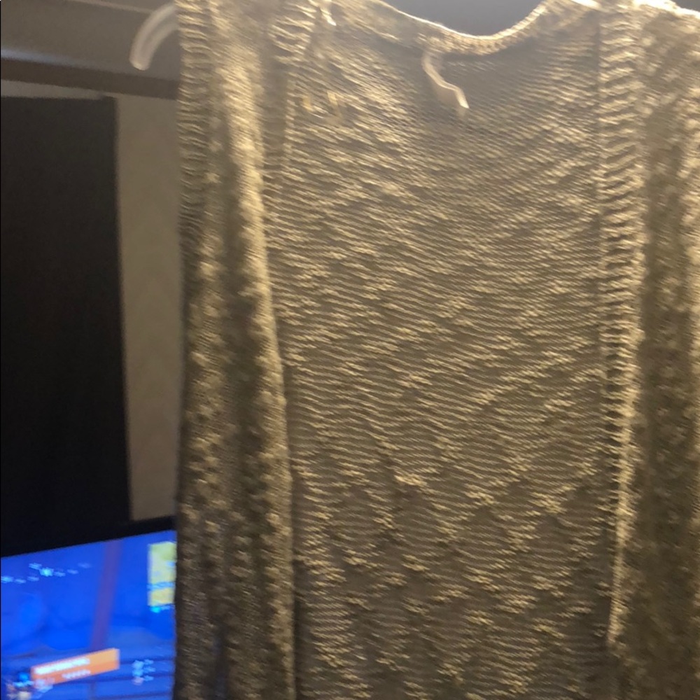 Long sleeves vest olive in color